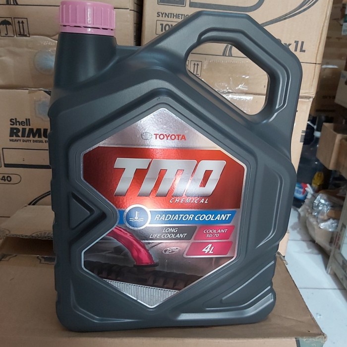 Air Radiator/Coolant Radiator 30/70 (4Liter) Warna Pink Toyota Asli