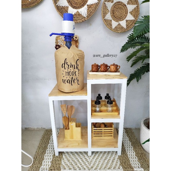 rak galon kayu aestetic