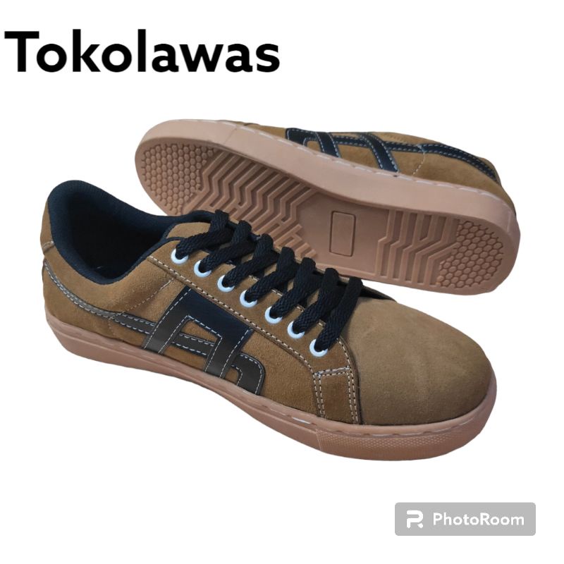 Sepatu Sneakers Kulit Sapi Jenis Suede Casual