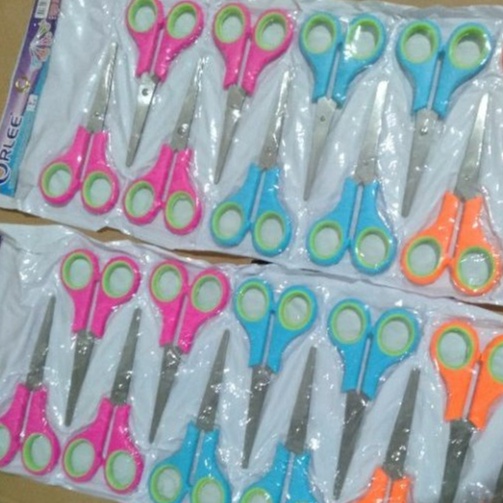

D864 (MURAH) GUNTING KERTAS WARNA 5inch 1 RENTENG ISI 12biji 6171