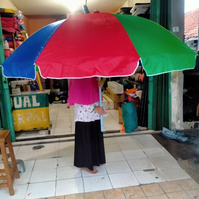 sale payung pantai . payung parasol . payung jualan Kaki lima jumbo murah termurah