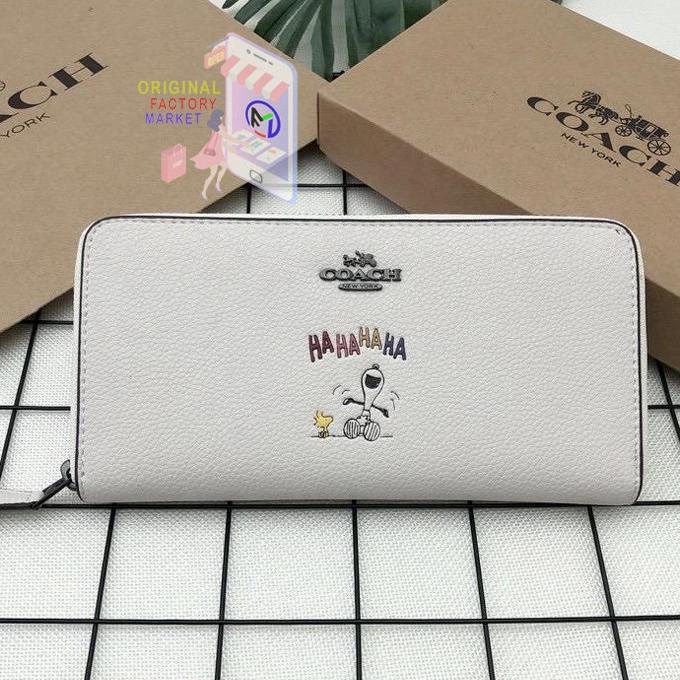 Dompet COACH Long Wallet Snoopy Edition White Leather Coach F16122