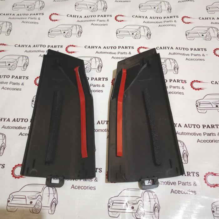 Cover Segitiga Spion Hiace Premio