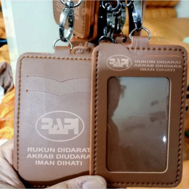 

HOLDER KALUNG ID CARD LOGO RAPI COKLAT BEST QUALITY PREMIUM