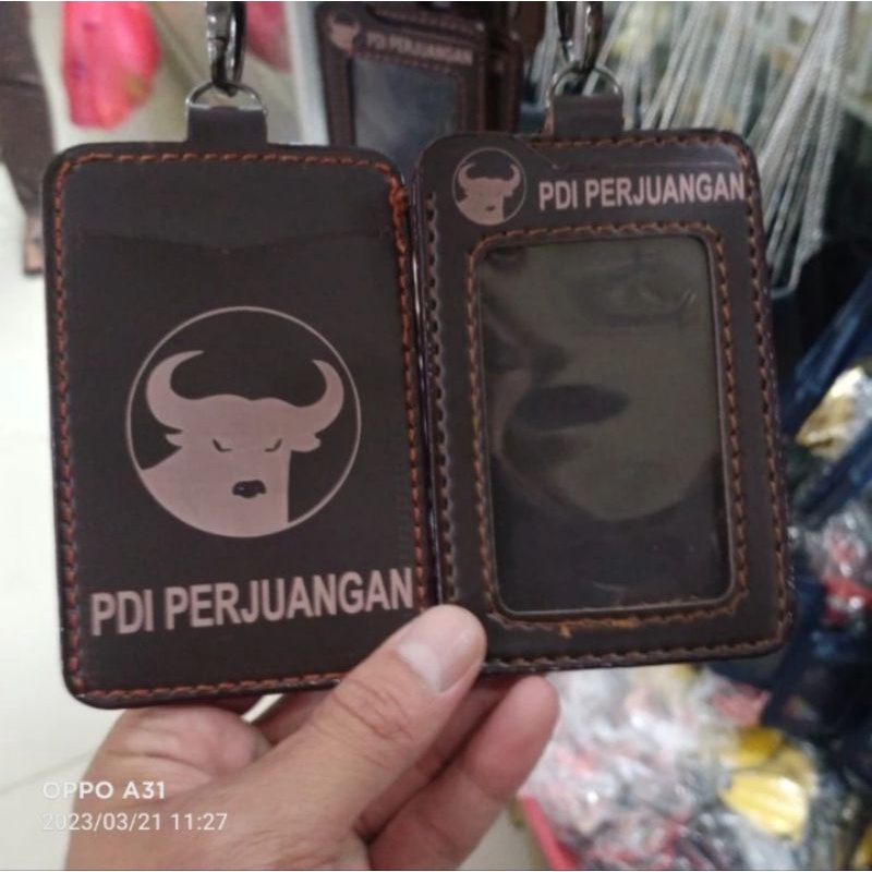 

HOLDER KALUNG ID CARD LOGO PARTAI PDI PERJUANGAN COKLAT BEST QUALITY PREMIUM