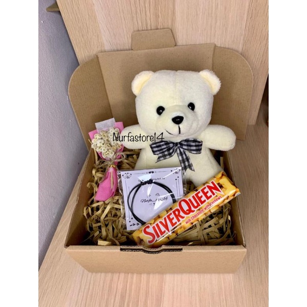 Giftbox Mini Hampers kado ulang tahun anniversary Boneka 15cm