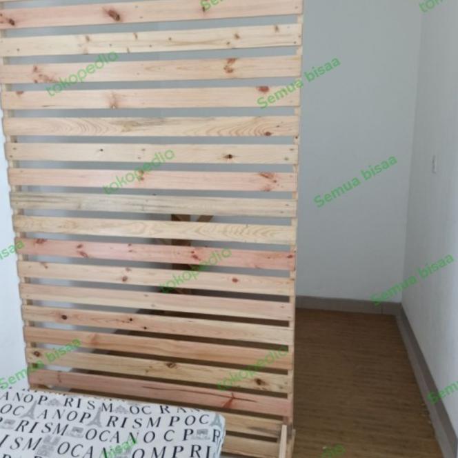 Partisi / Sekat Ruangan Kayu Jati Belanda Sekat Kayu Dekorasi Backdrop