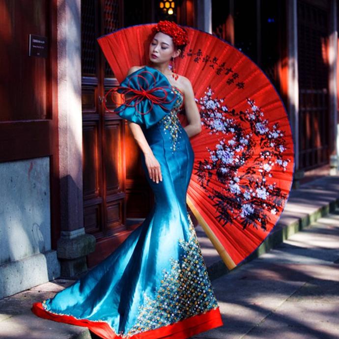 

Halloween Kipas Menari Merah Jumbo Kipas Kayu Bunga Meihwa Merah Dancing Fan Terbaik