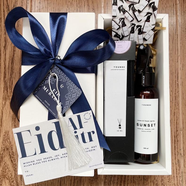 

Best Seller HAMPERS LEBARAN [BOX PUTIH LINEN SPRAY+DIFFUSER] murah