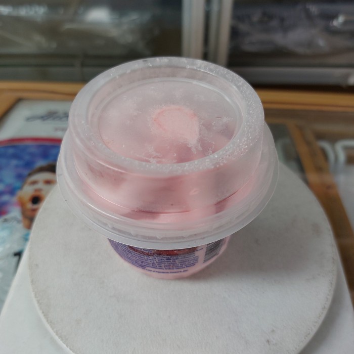 Es Krim Aice Strawberry Sundae