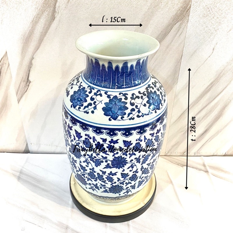 Pajangan keramik guci biru putih