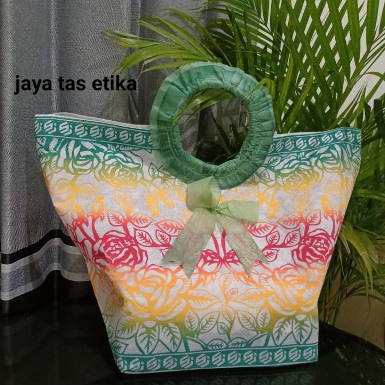 

Terjangkau - (1 lusin =12 psc )tas hajatan box nasi 22 mewah ,,