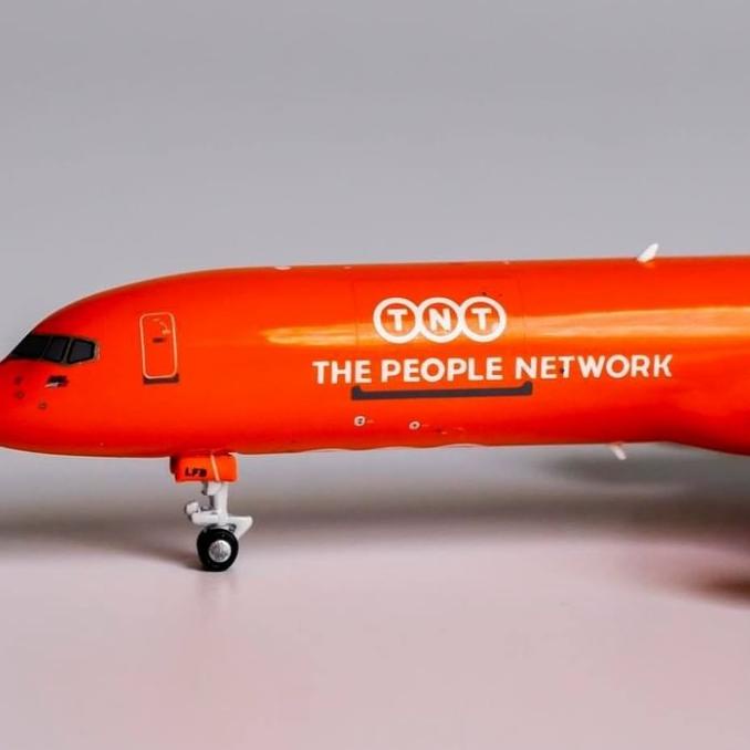 Tnt Boeing 757-200 Oe-Lfb Ng Model 1:400