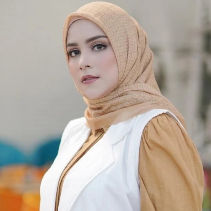 [Original] Buttonscarves The Tapis Square - Canary Berkualitas