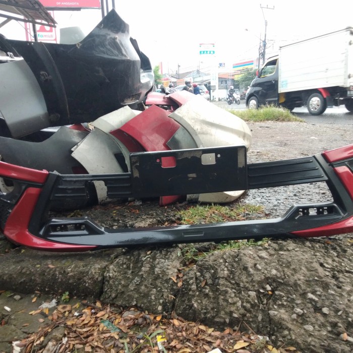 {BEKAS} Bodykit depan Toyota Yaris TRD 2015-2017 Berkualitas