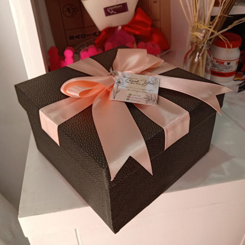 

Kotak Kado / Box Kado / Box Gift Ukuran 17X17X9Cm