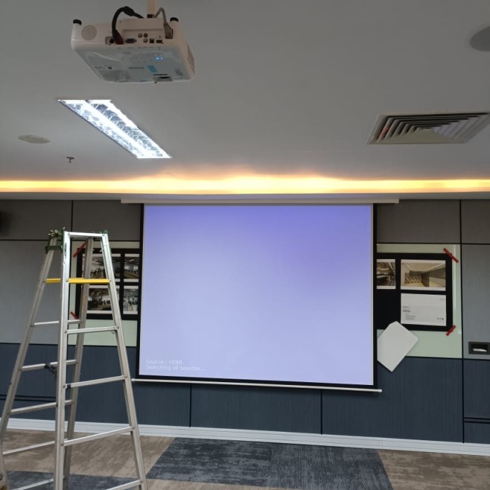 Hawas Layar Proyektor Manual Gantung 96 Inch 244 244 Cm