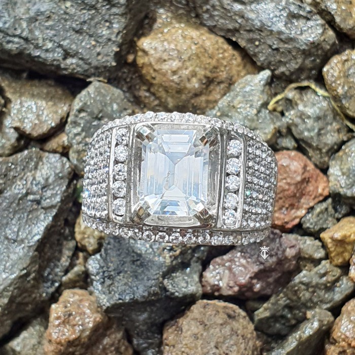 Batu Permata Natural Colorless Sapphire SriLanka 2.44 Ct Heat GRI Memo