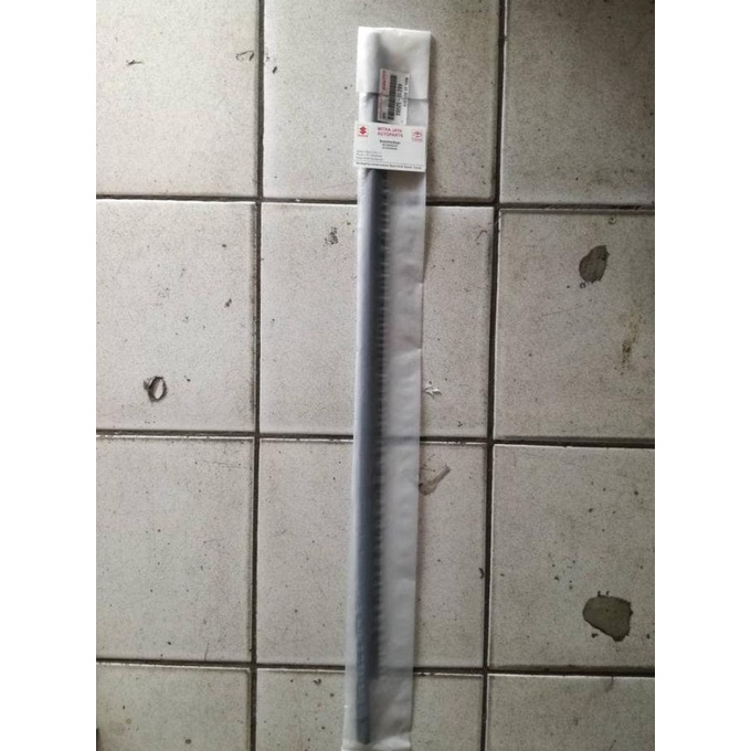 Pelipit/List Kaca Depan Kiri Toyota Ist