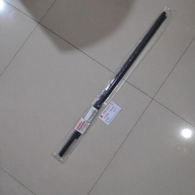 Pelipit List Kaca Depan Suzuki Sx4 X-Over