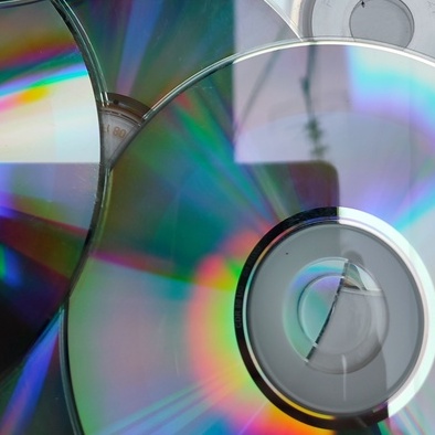 

Kepingan CD/DVD bekas bahan kerajinan