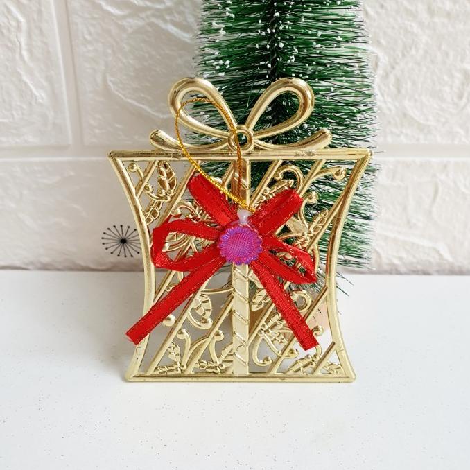 

Dekorasi Kado Emas Pita Merah Gantungan Pohon Natal Hiasan Parcel Gold Terbaik