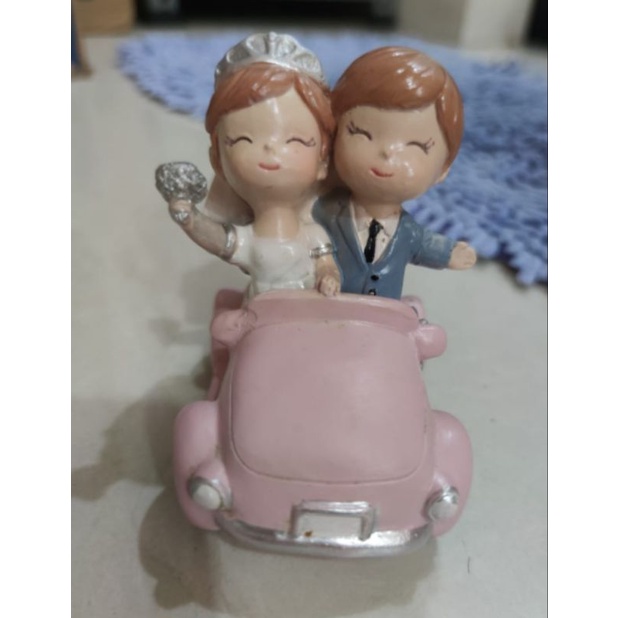 Pajangan pengantin couple mobil wedding