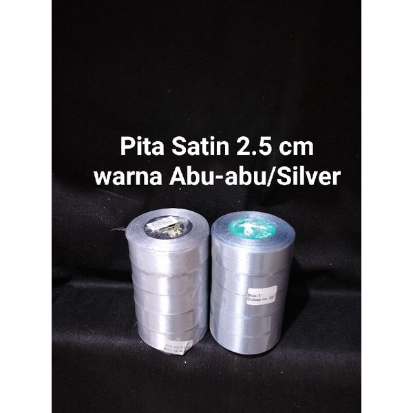 

Pita Satin 2.5 cm per roll 25 yard / Ribbon Satin 1 inchi Per Roll - Abu/silver