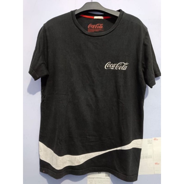 Kaos Uniqlo x Coca Cola Original Second