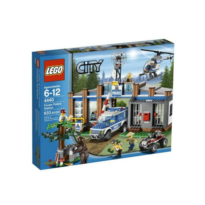 lego 4440 :the forest police station