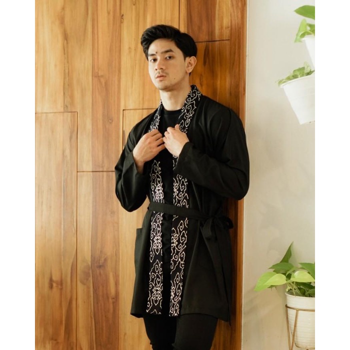 TERLARIS - D'GAWAN MEGA KIMONO LONG OUTER BATIK KATUN PRIA - BLACK WHITE