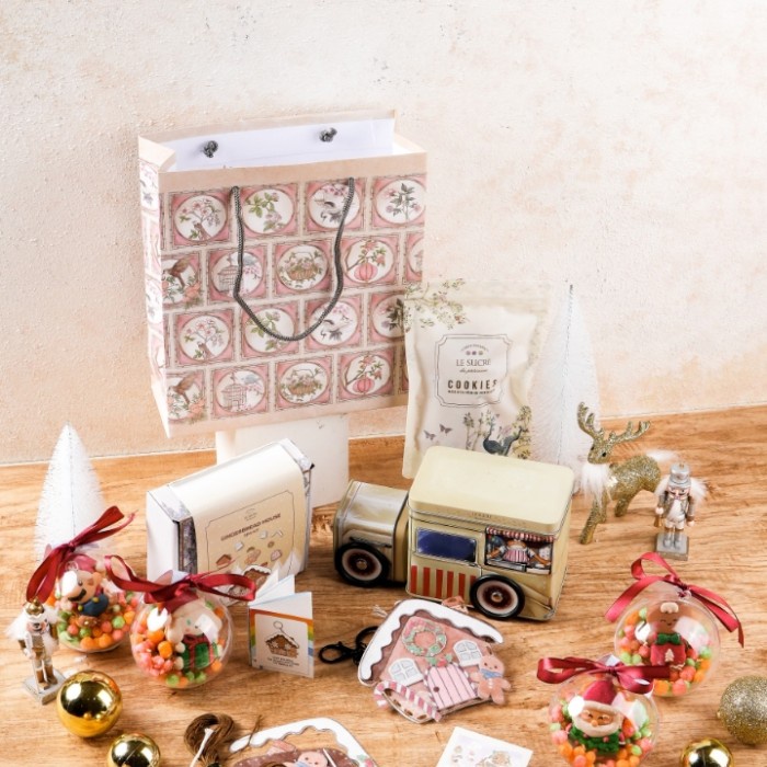 

DISKON MURAH Christmas Hampers 2023 paperbag BERRY30.JAYA