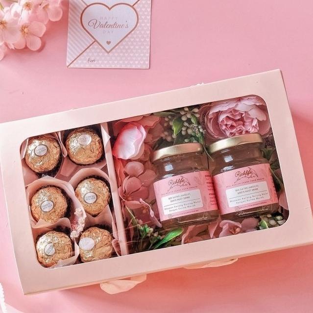 

Parcel Valentine With Realfood Edisi Valentine Kado Valentine + Coklat Original