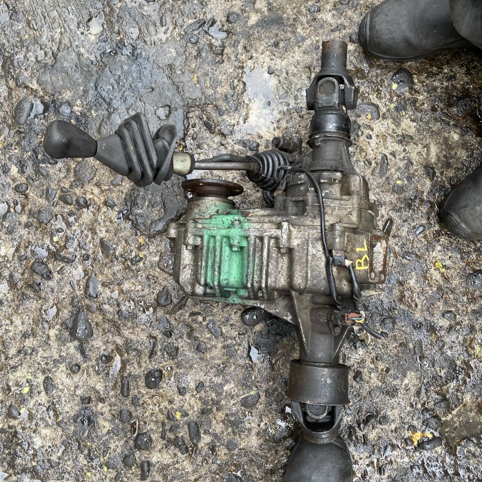 {Second} Transfer Case Pajero Mini 4x4 Tc Pajero Dengan Yoke Murah