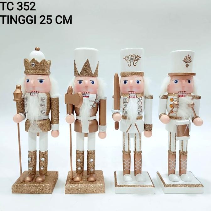 

Sale Now Patung Nutkayu 25 Cm Gold Emas Putih Kado Natal Pajangan Santa Limited Edition