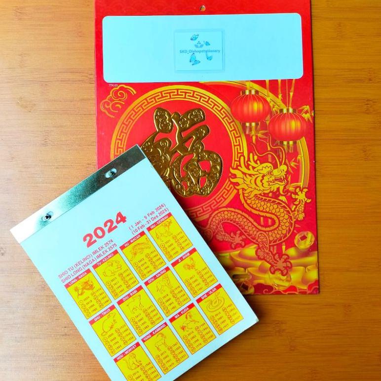 

[ZZR] KALENDER HARIAN SOBEK BESAR 2024 SATU SET PAPAN TATAKAN SHIO NAGA MJ EMBOS GOLD VIRAL