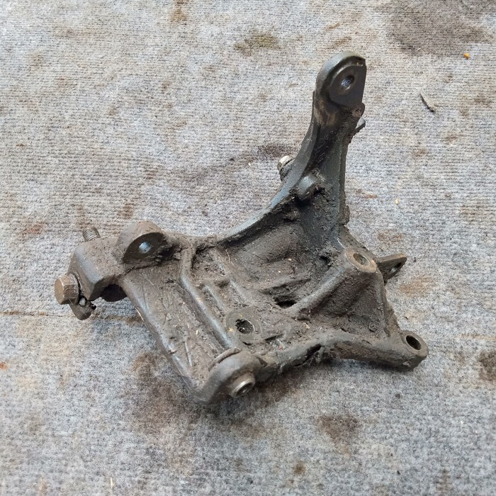 Brecket Bracket Dudukan Kompresor Ac Suzuki Esteem #Bergaransi 100%