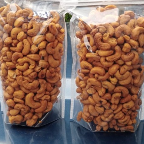

Kacang - Kacang Mede Goreng Rasa-Rasa Berat 1Kg