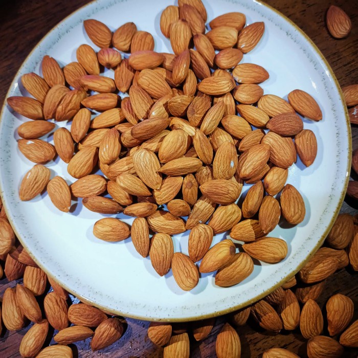 Kacang - Kacang Almond Mentah 1Kg