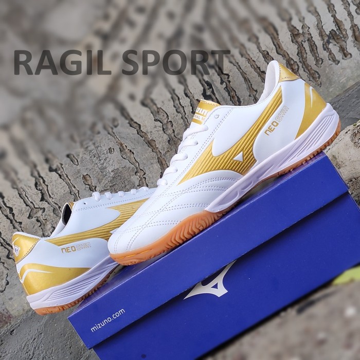 Sepatu Futsal Mizuno