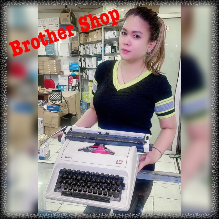 

Mesin tik manual Olympia Carina 3