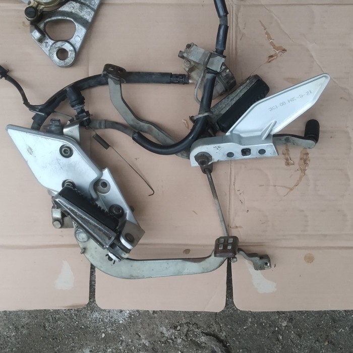 ✨New Step Depan Full Set Pengereman Belakang Original Vixion New Nvl Terbatas