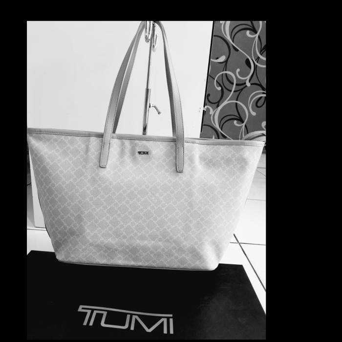 ✨New Tumi Small Everyday Tote Diskon