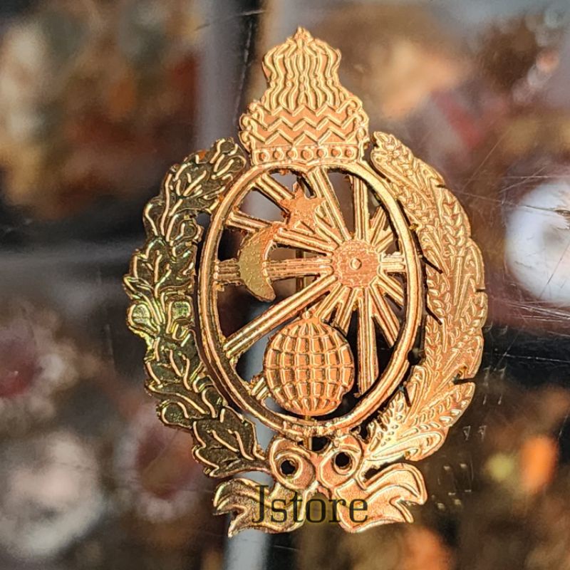 BROS BESKAP LOGO KERATON SURAKARTA SOLO / PIN SOLO / BROS ENTNIK / AKSESORIS BUSANA ADAT JAWA / BROS