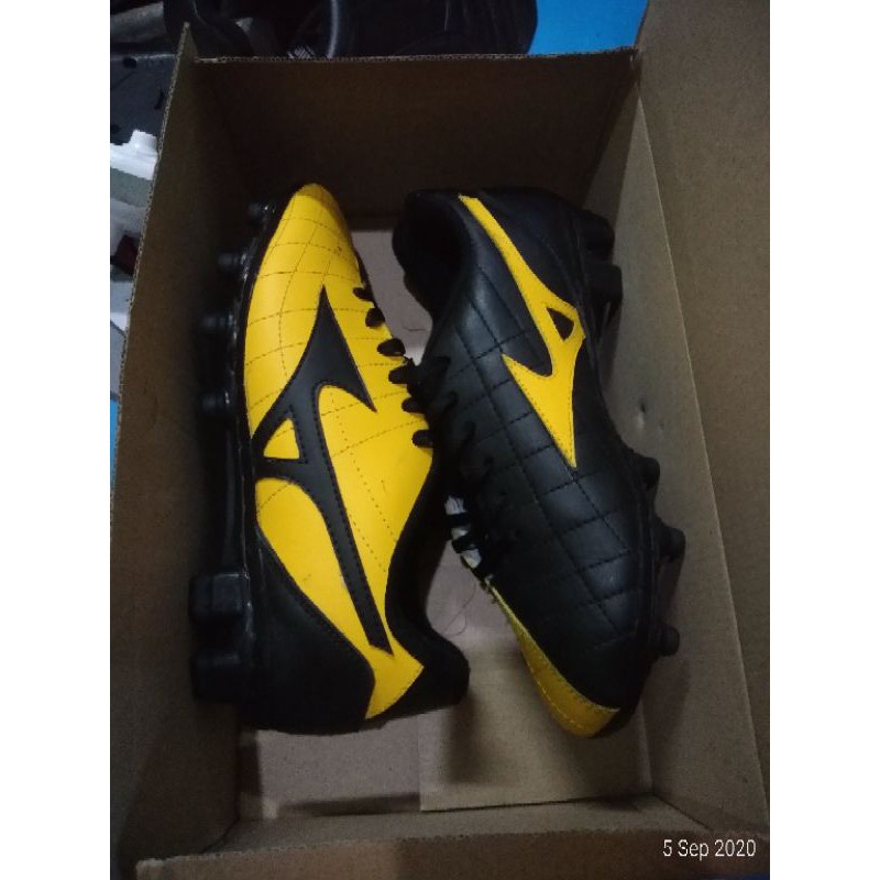 [SPORTY COLLECTION] SEPATU BOLA KULIT ASLI PUL BESI