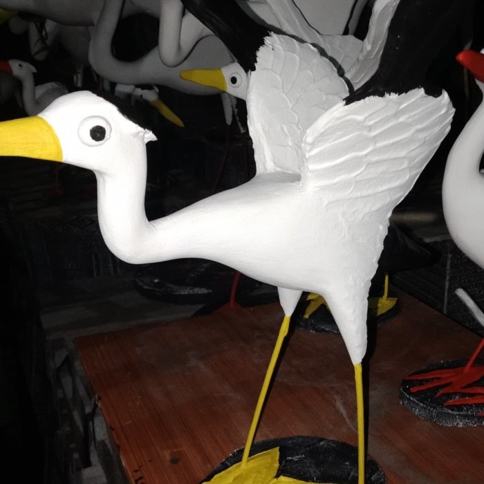 Patung Hewan Burung Bangau