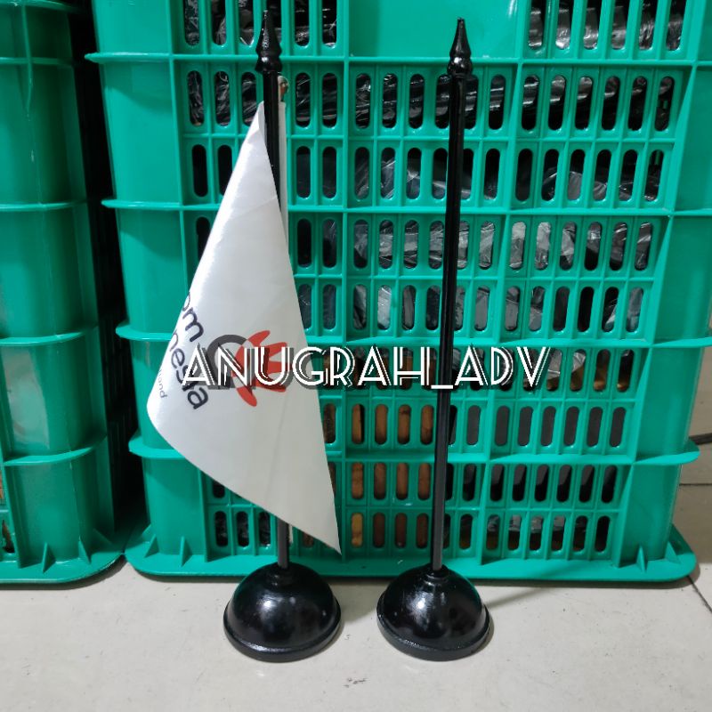 

bendera meja bendera pajangan meja logo custom model segitiga + tiang