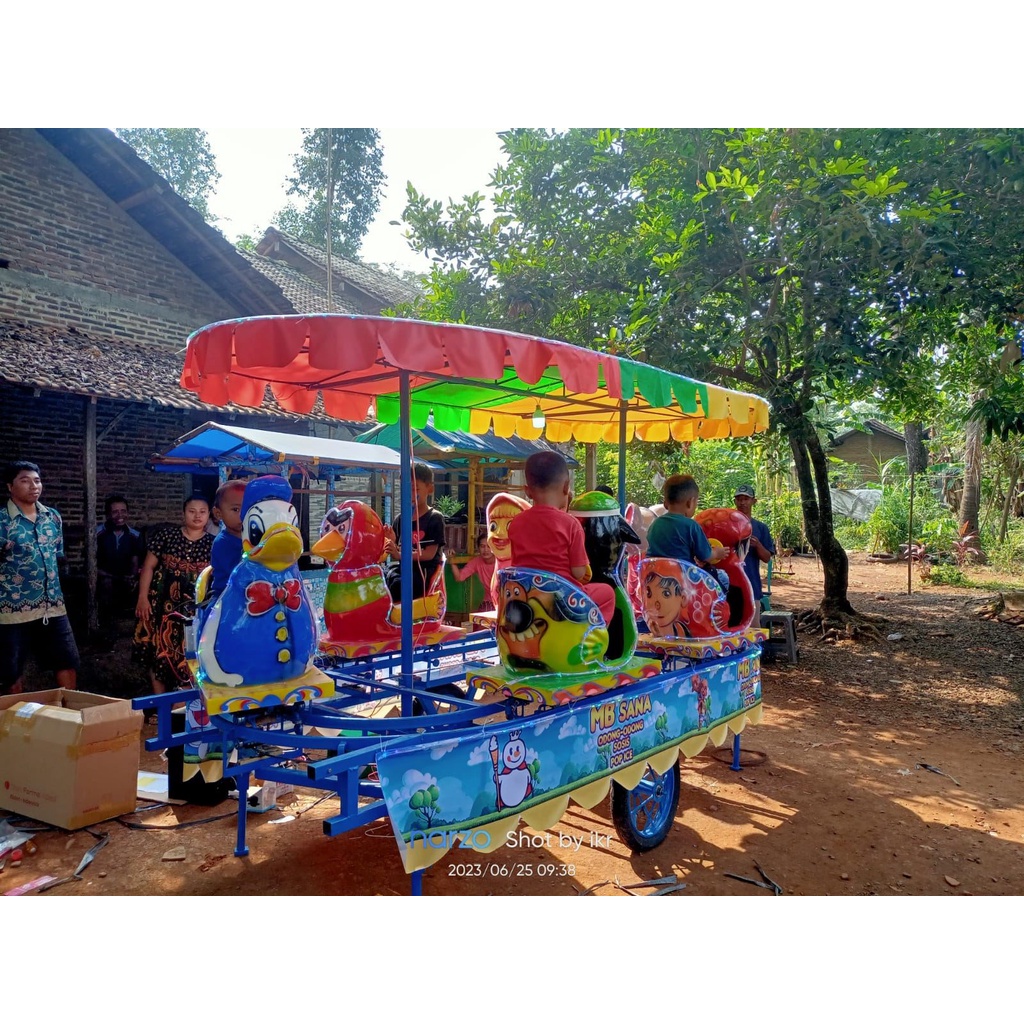 ODONG ODONG KERETA PANGGUNG KARTUN