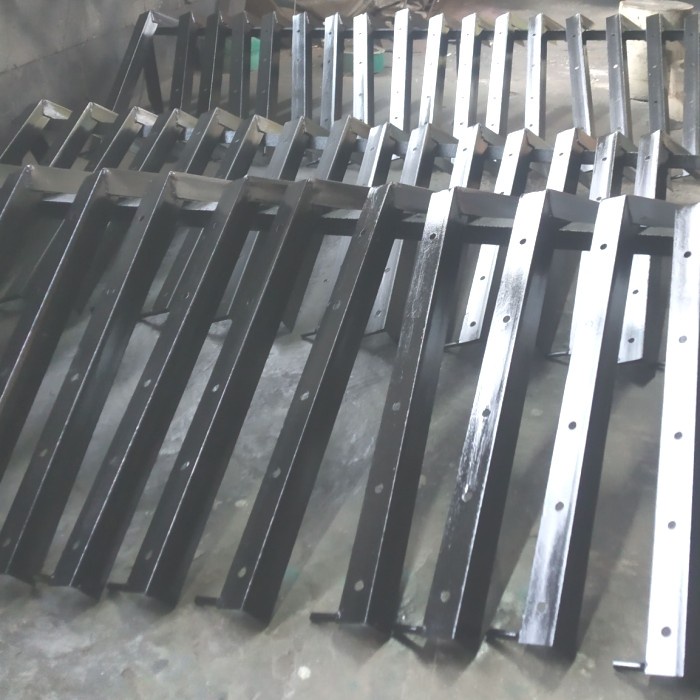 For Sale Besi Tiang Siku Pagar Kawat Duri Best Quality