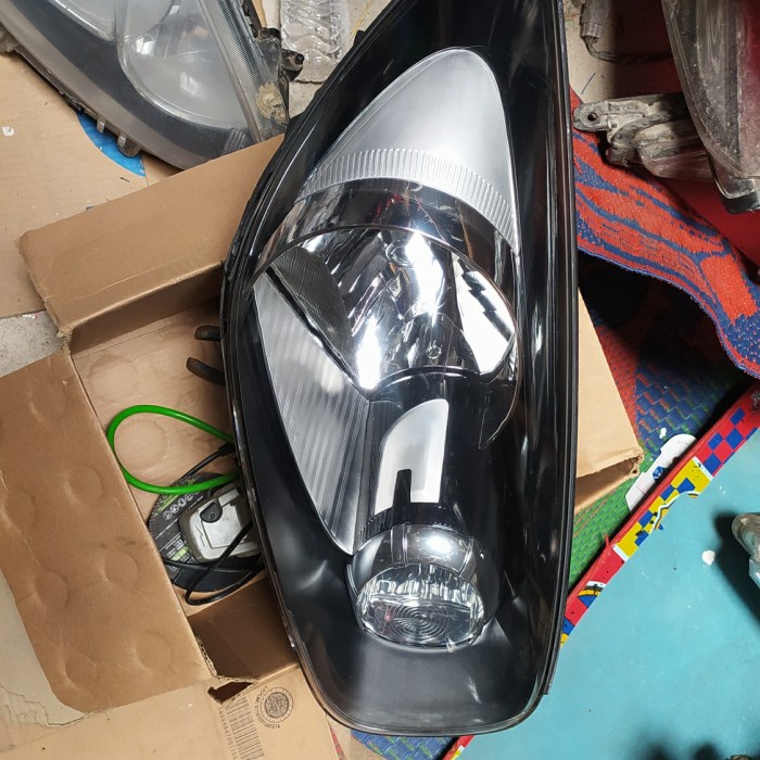 {Second} Lampu Depan KIA Picanto Berkualitas
